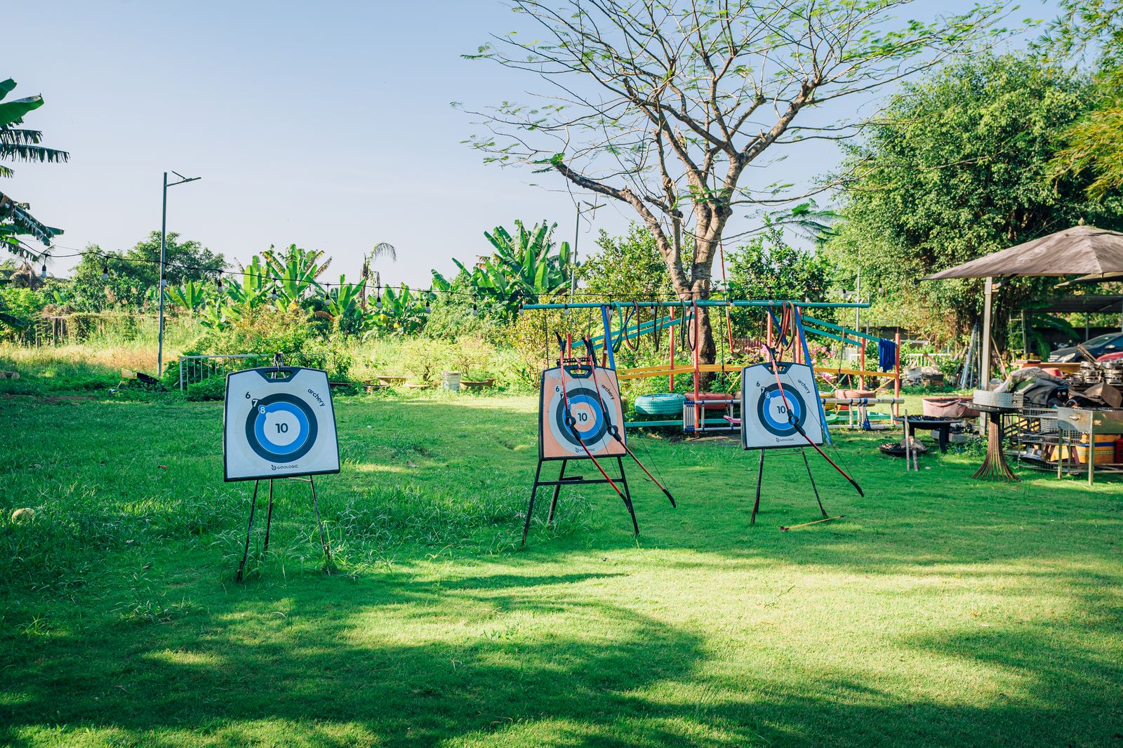 Trải nghiệm hoạt động bắn cung ngoài trời đầy thú vị tại Haan Boutique Resort Thủ Đức.